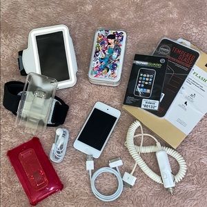 iPod Touch 4th Generation 16gb BUNDLE LOT White